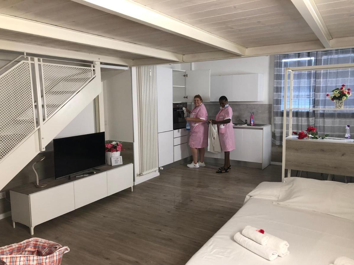 Le Suite Di Luna Rossella Bolonia Exterior foto