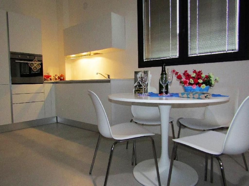 Le Suite Di Luna Rossella Bolonia Exterior foto