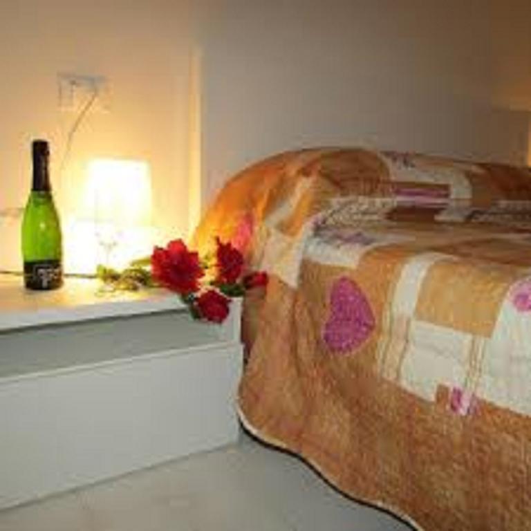 Le Suite Di Luna Rossella Bolonia Exterior foto
